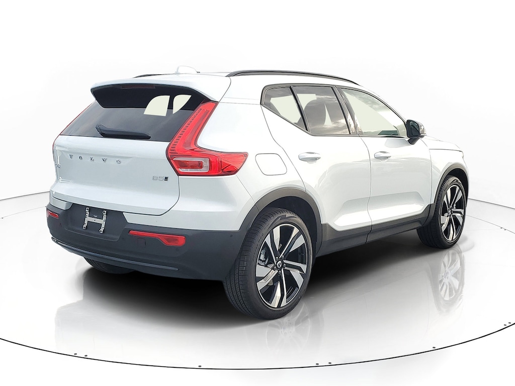 New 2026 Volvo XC40 B5 Plus SUV