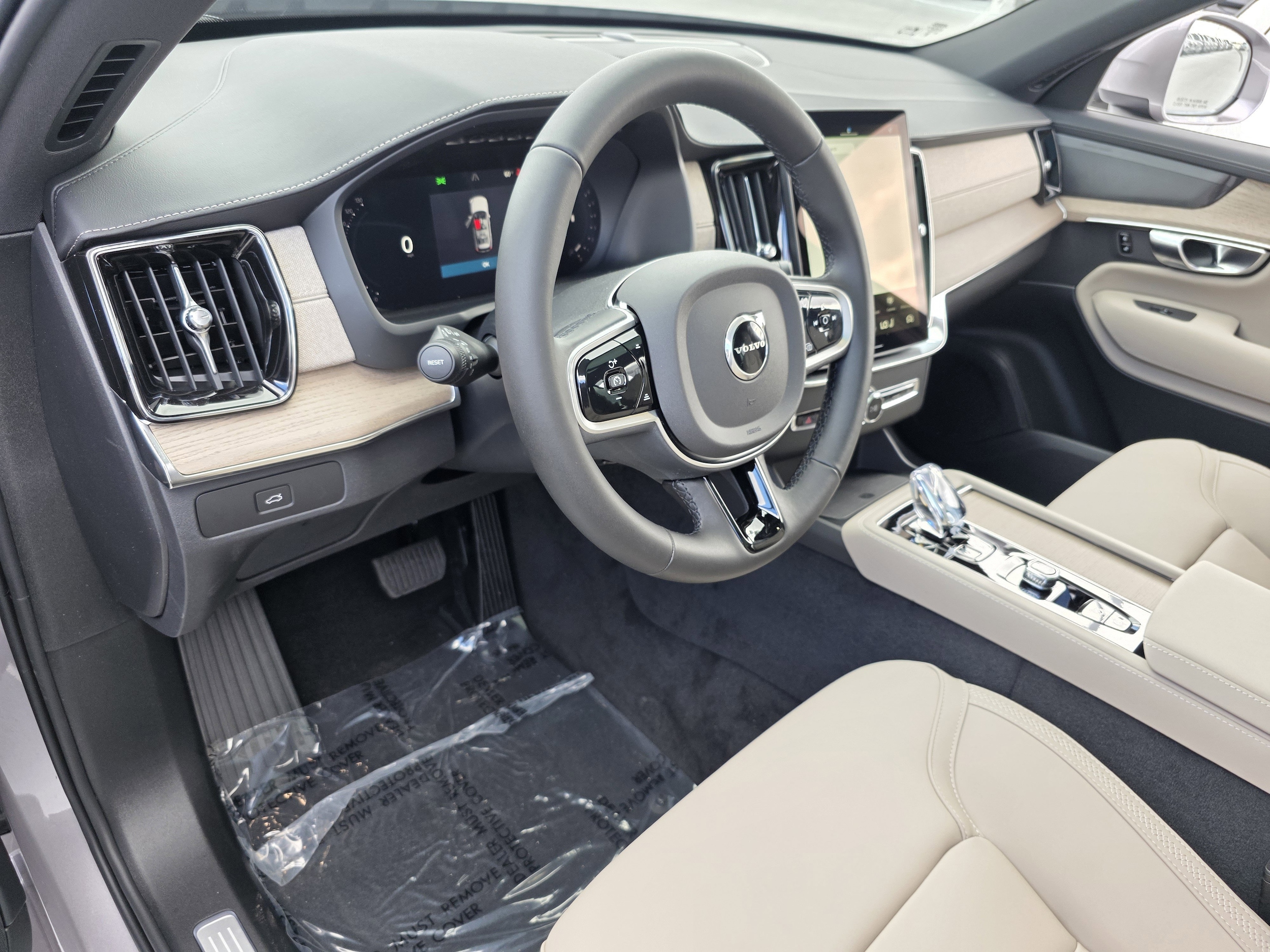2026 Volvo XC90 Plus - Photo 13