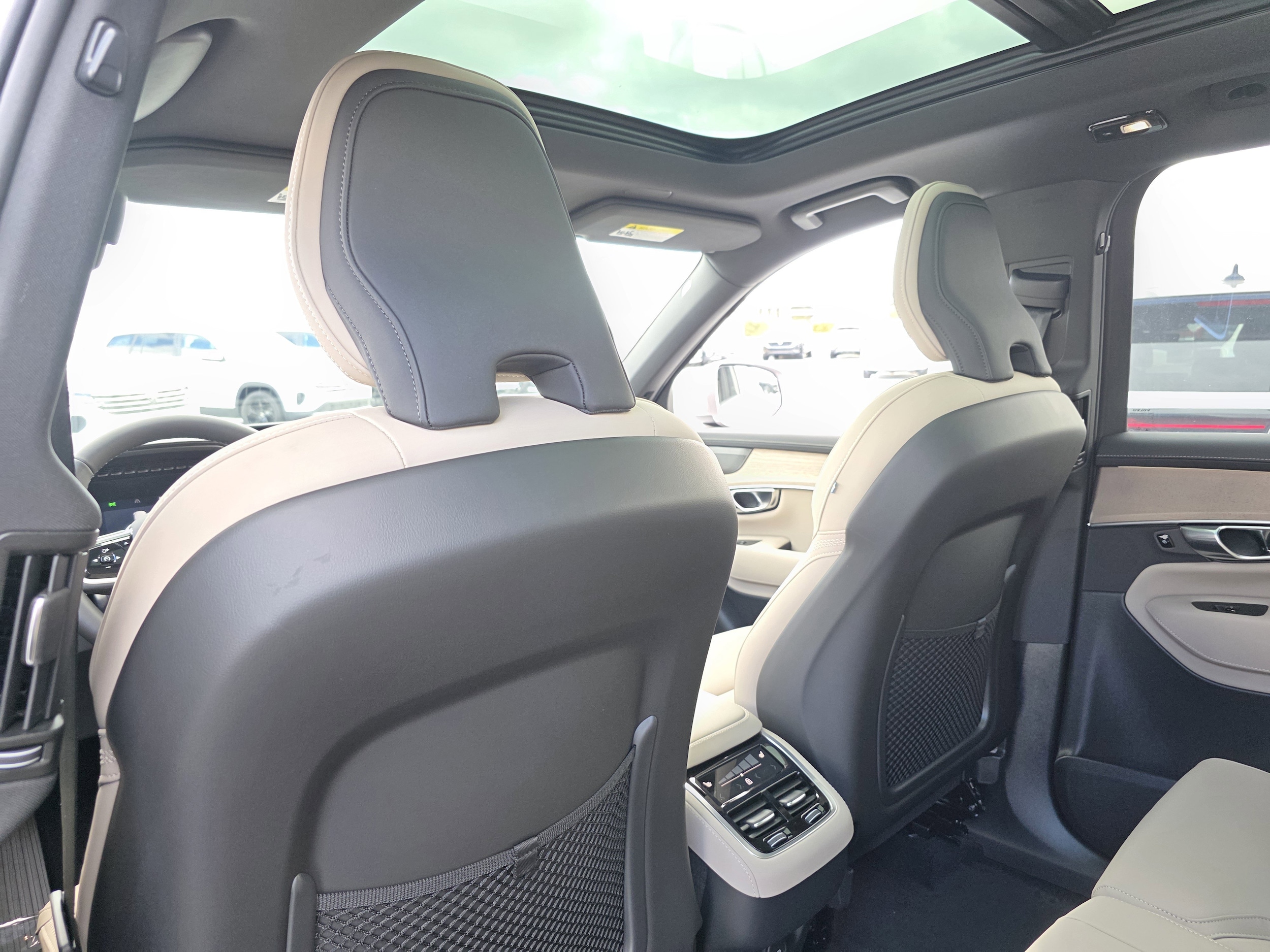 2026 Volvo XC90 Plus - Photo 10