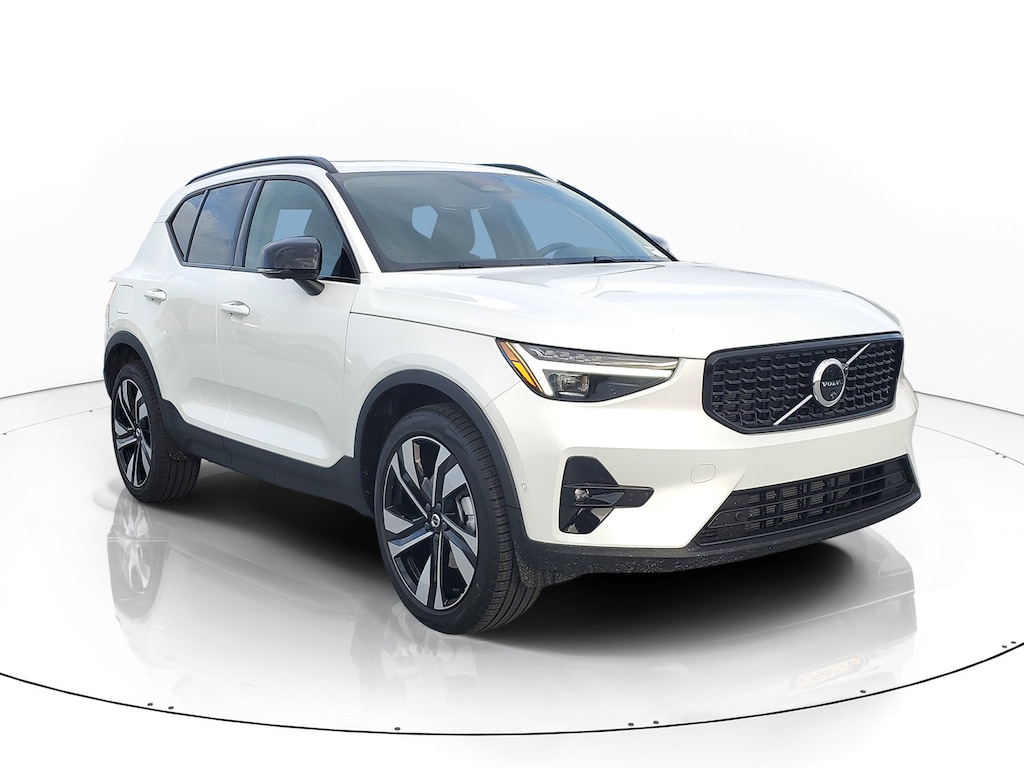 New 2026 Volvo XC40 B5 Plus SUV