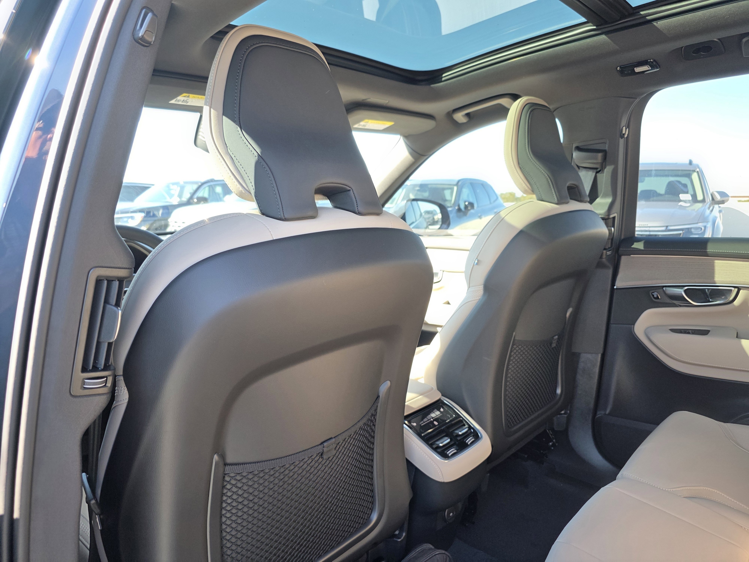 2026 Volvo XC90 Plus - Photo 10