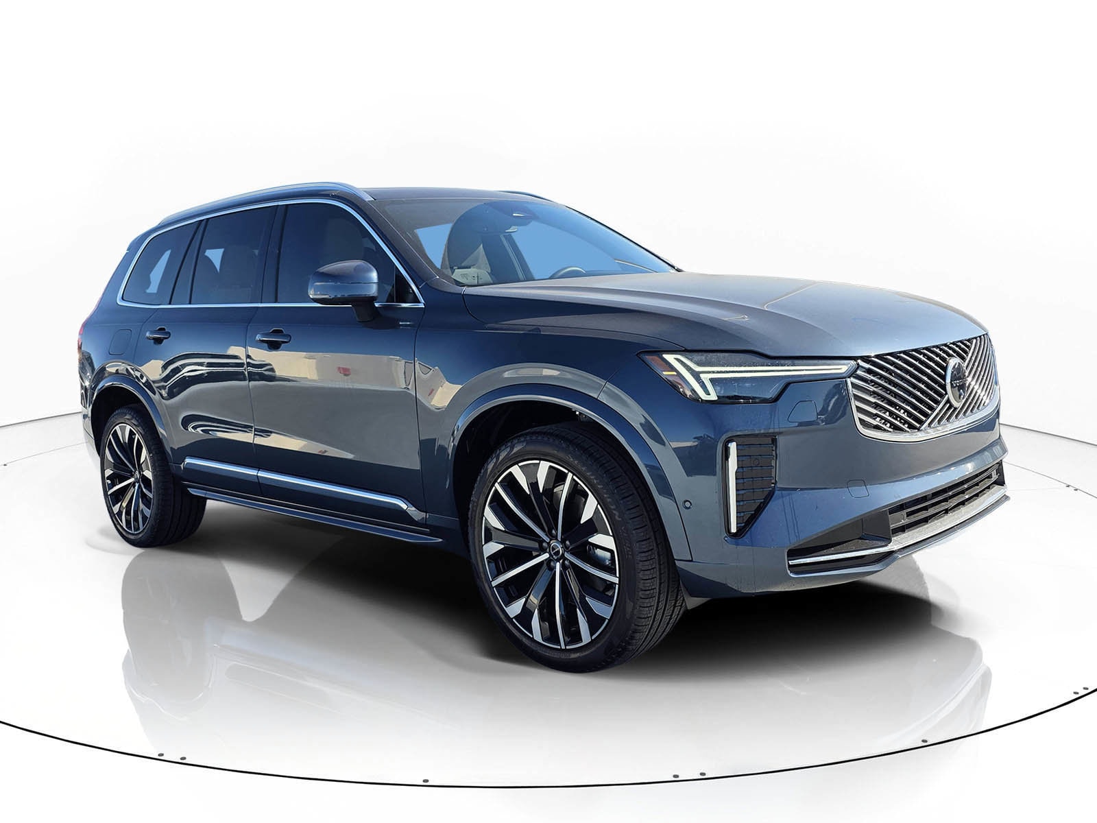 2026 Volvo XC90 Plus - Photo 3