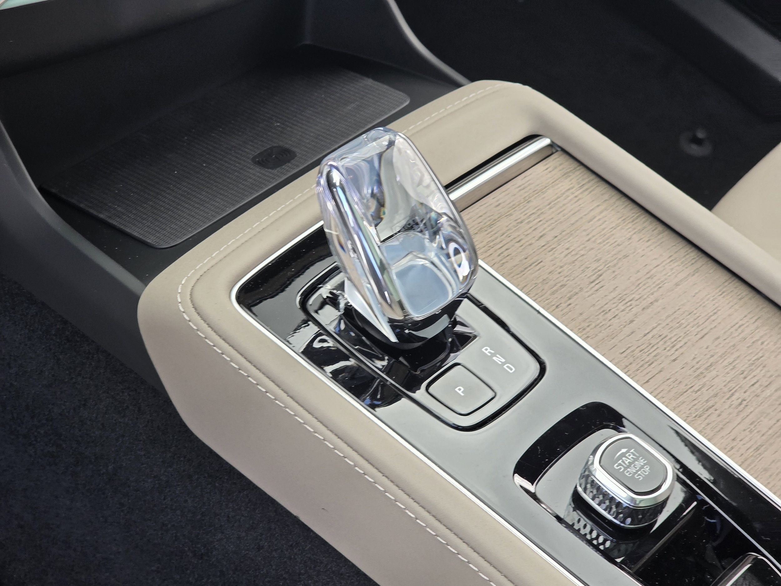 2026 Volvo XC90 Plus - Photo 15
