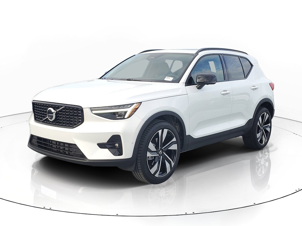 New 2026 Volvo XC40 B5 Plus SUV
