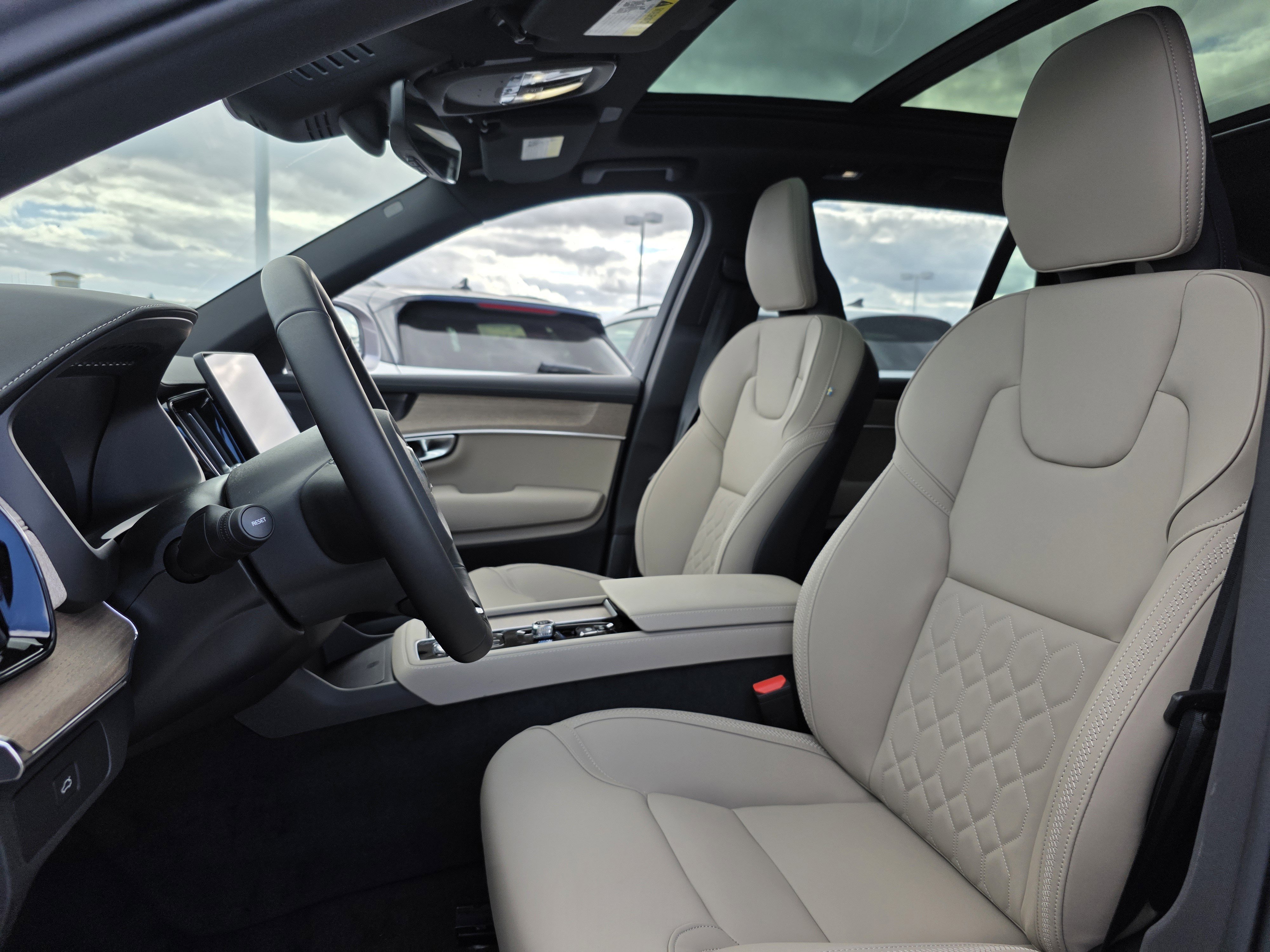 2026 Volvo XC90 Plus - Photo 14