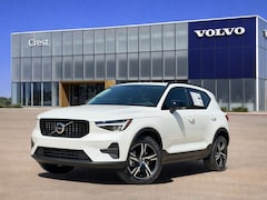 2026 Volvo XC40 B5 Core SUV