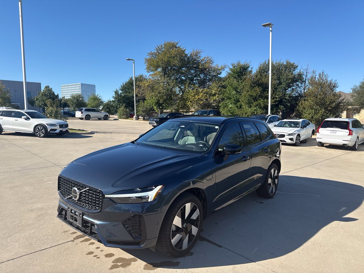 2025 Volvo XC60 Plug-In Hybrid T8 Plus SUV