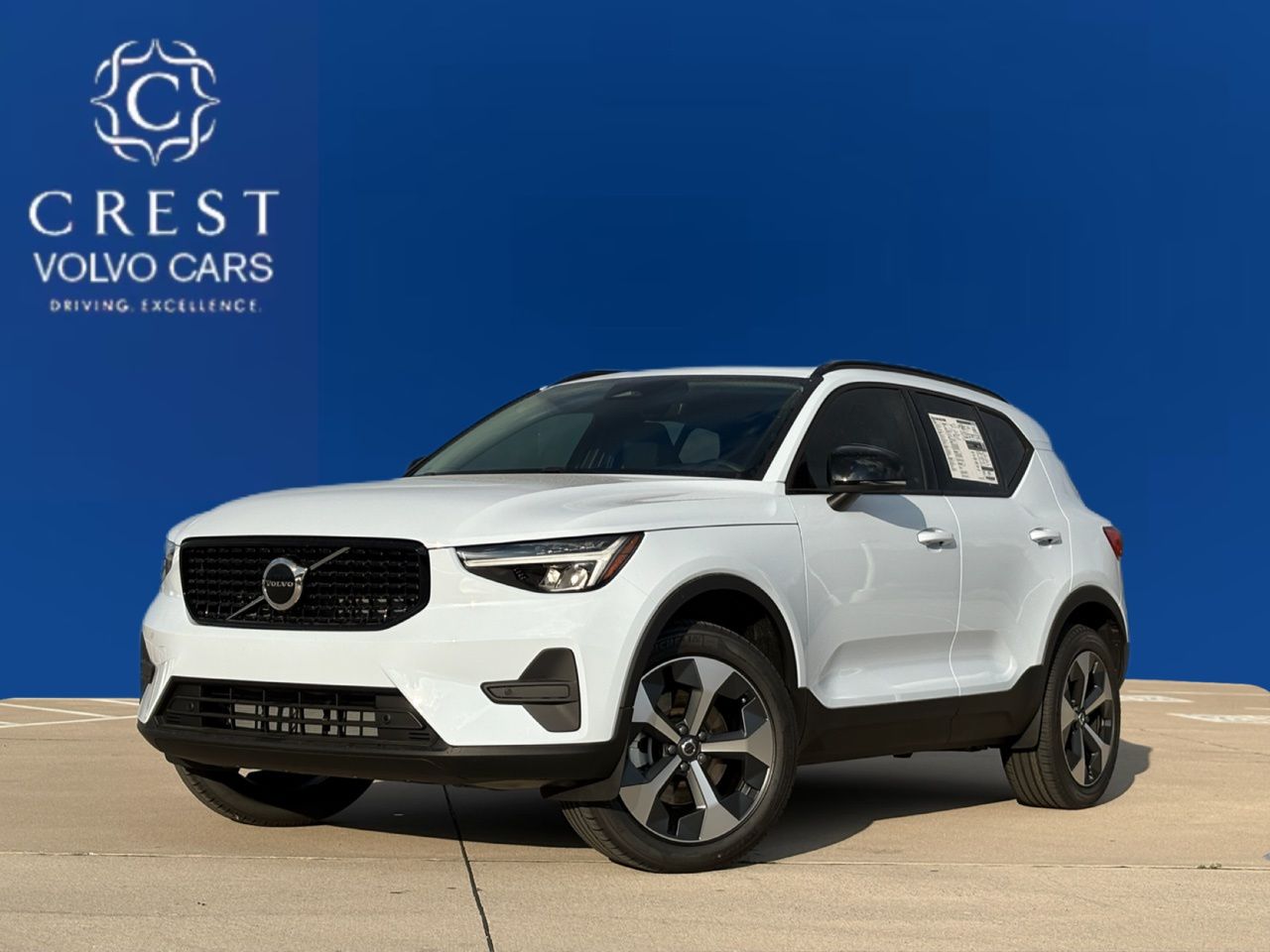 New 2026 Volvo XC40 B5 Core SUV