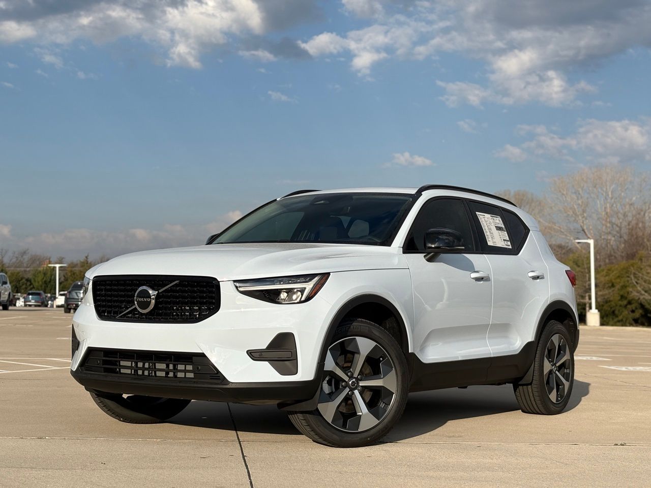 New 2026 Volvo XC40 B5 Core SUV