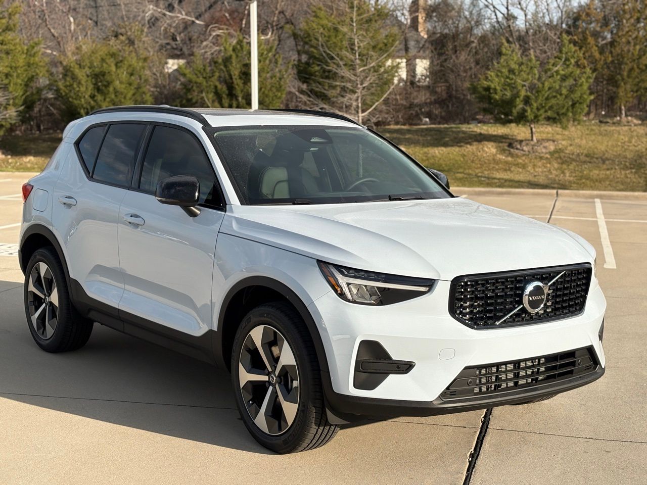 New 2026 Volvo XC40 B5 Core SUV