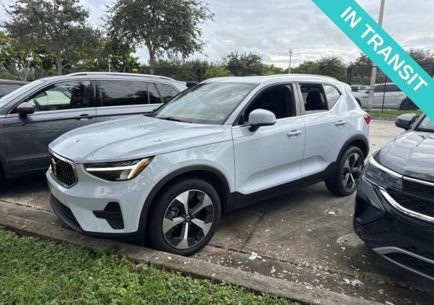 2024 Volvo XC40 B5 AWD SUV