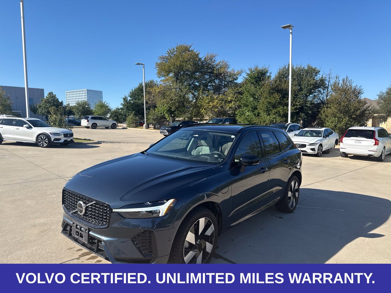 2025 Volvo XC60 Plug-In Hybrid T8 Plus SUV