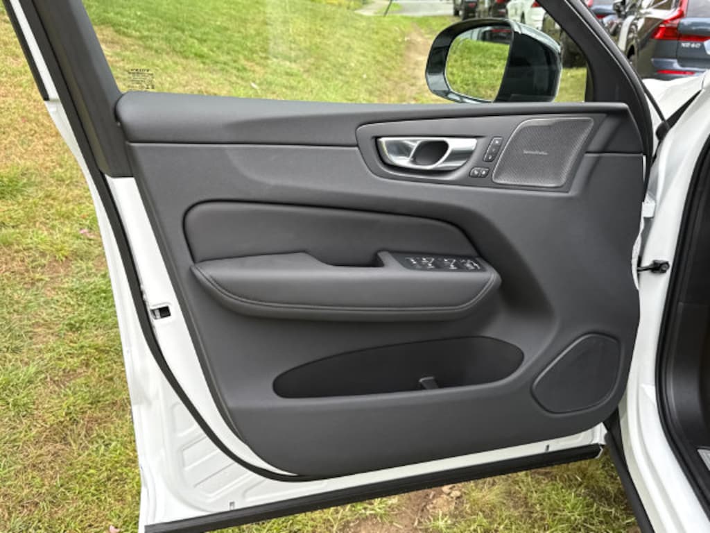 New 2027 Volvo XC60 B5 Ultra SUV