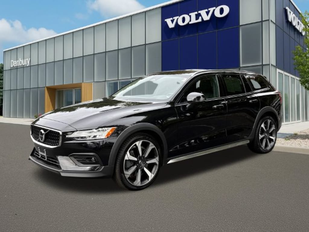 Certified 2024 Volvo V60 Cross Country Ultimate Wagon