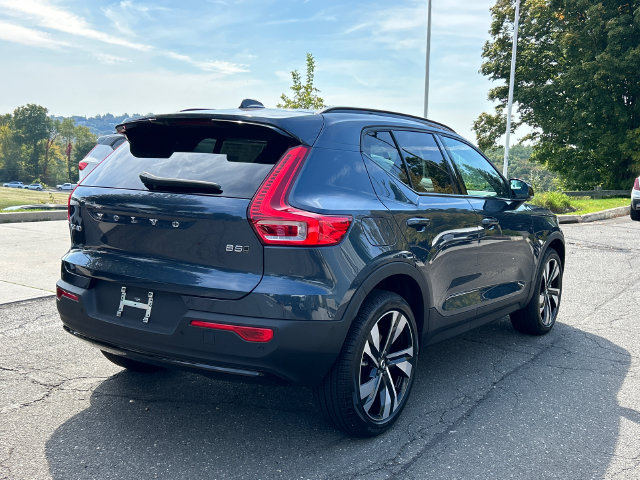 New 2026 Volvo XC40 B5 Ultra SUV