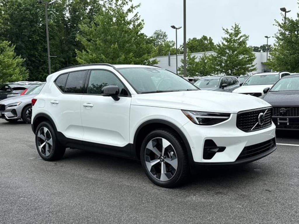 Used 2026 Volvo XC40 B5 Plus SUV