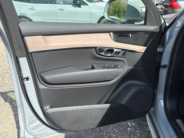 2026 Volvo XC90 Plus - Photo 8