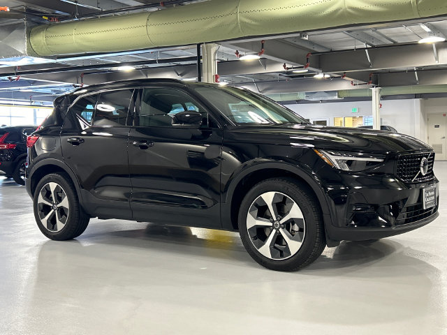Used 2023 Volvo XC40 B5 Plus Dark Theme SUV