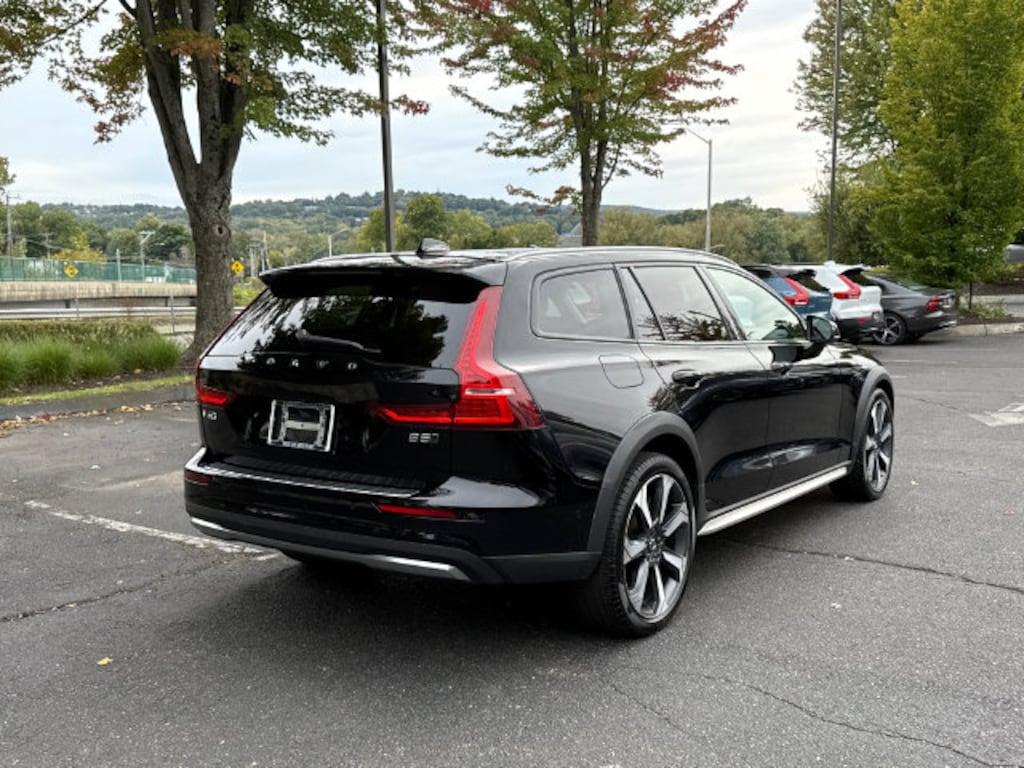 Certified 2024 Volvo V60 Cross Country Ultimate Wagon