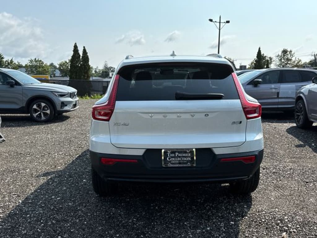 New 2026 Volvo XC40 B5 Ultra SUV
