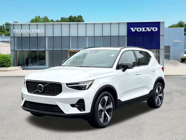 2026 Volvo XC40