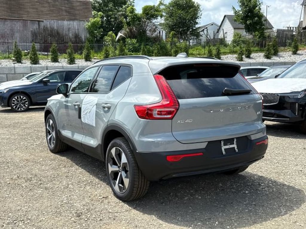 Used 2026 Volvo XC40 B5 Plus SUV