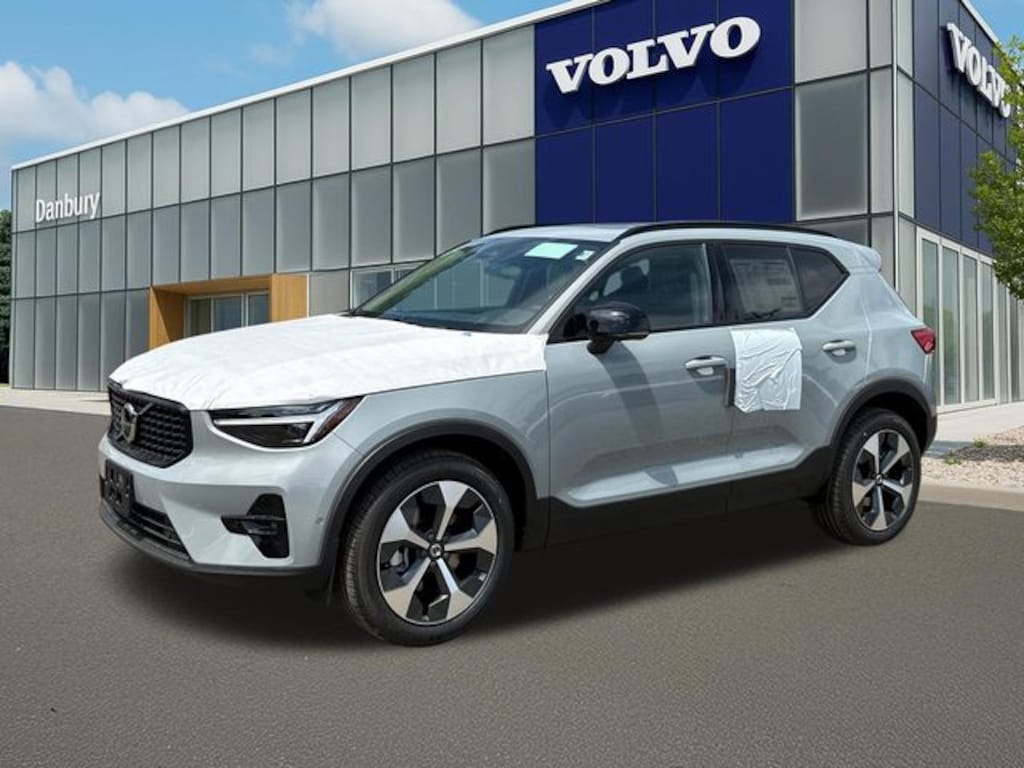 Used 2026 Volvo XC40 B5 Plus SUV