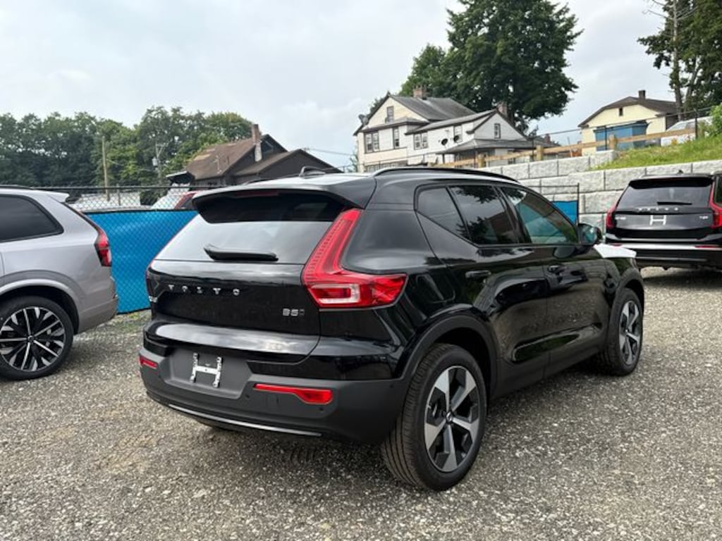 New 2026 Volvo XC40 B5 Plus SUV