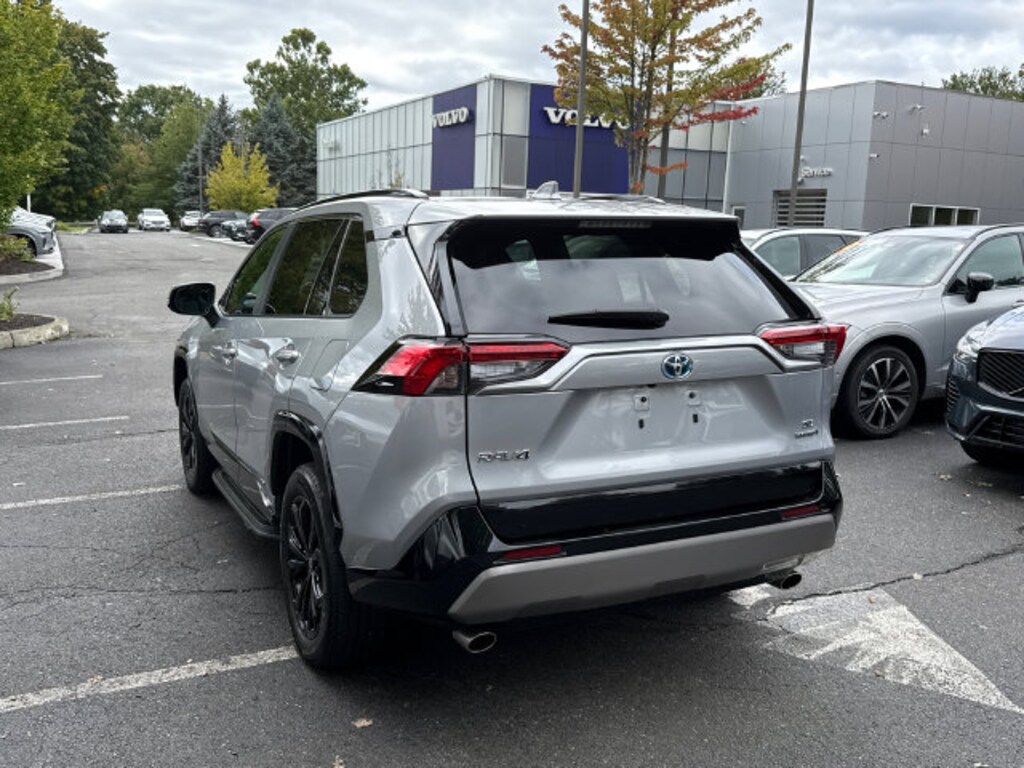 Used 2022 Toyota RAV4 Hybrid SE SUV