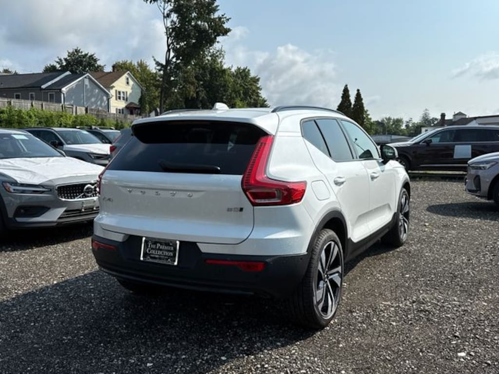 New 2026 Volvo XC40 B5 Ultra SUV