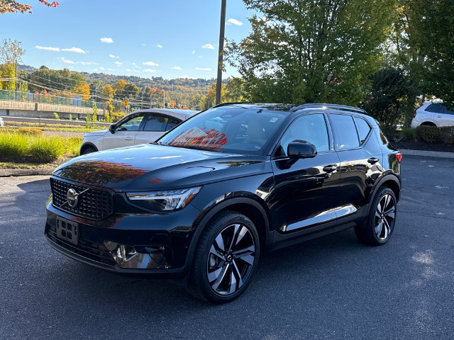 Certified 2024 Volvo XC40 B5 Plus Dark Theme SUV