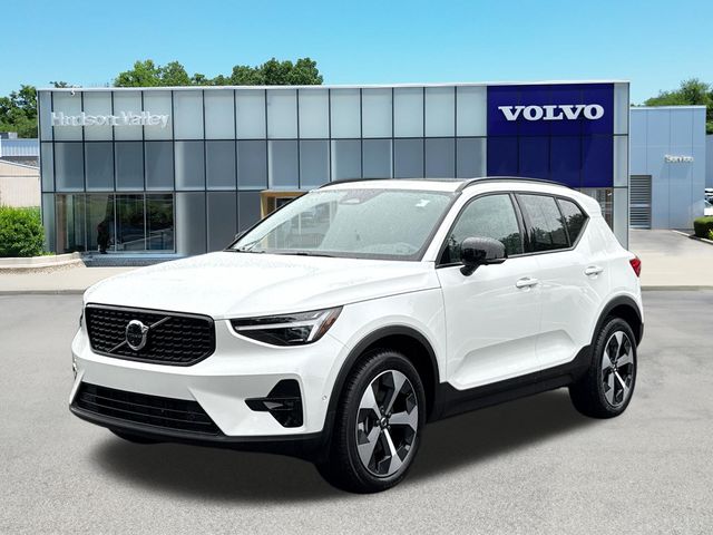 2026 Volvo XC40