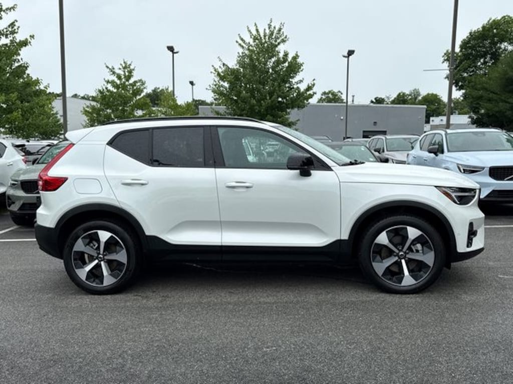 Used 2026 Volvo XC40 B5 Plus SUV