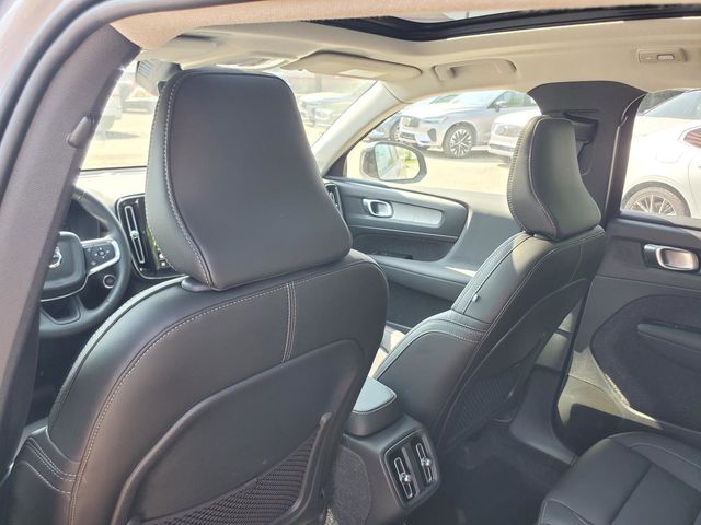 2026 Volvo XC40 Plus - Photo 28