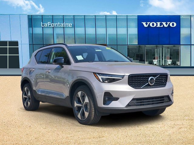 2026 Volvo XC40 Plus - Photo 3