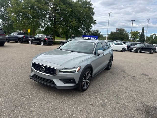 2025 Volvo V60 Cross Country