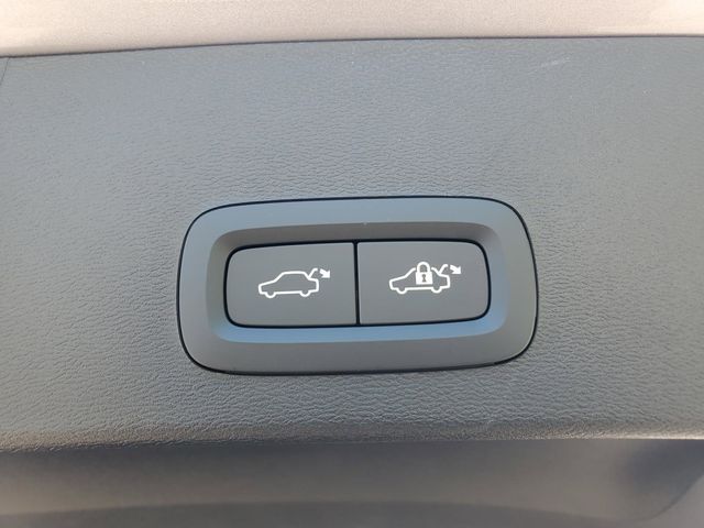 2026 Volvo XC40 Plus - Photo 35