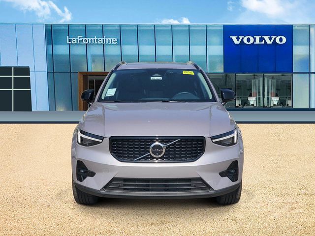 2026 Volvo XC40 Plus - Photo 2