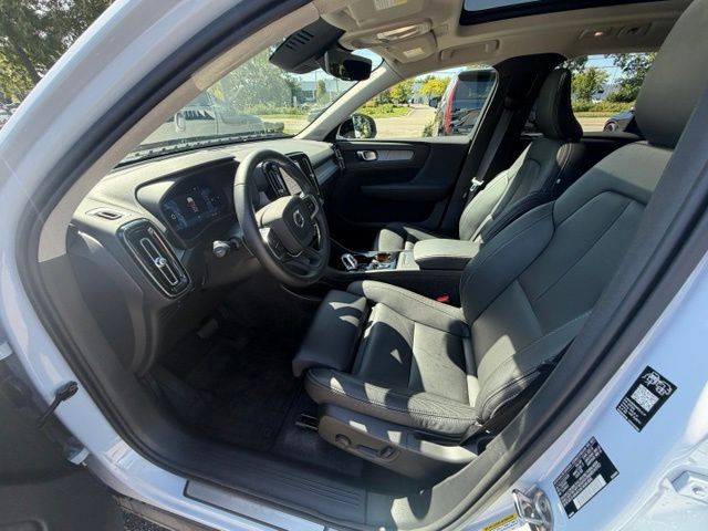2026 Volvo XC40 Plus - Photo 16
