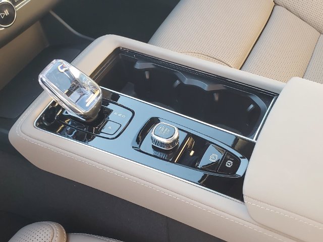 2026 Volvo XC90 Ultra - Photo 25