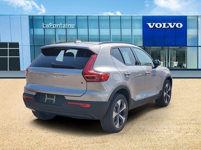 2026 Volvo XC40 Plus - Photo 4