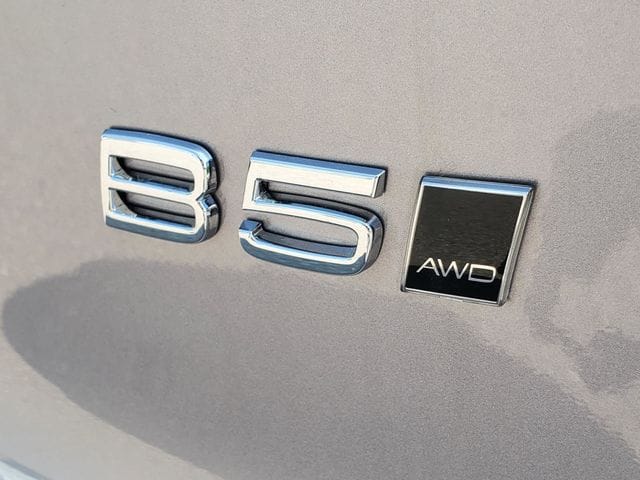 2026 Volvo XC40 Plus - Photo 8