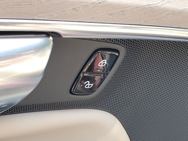 2026 Volvo XC90 Ultra - Photo 12