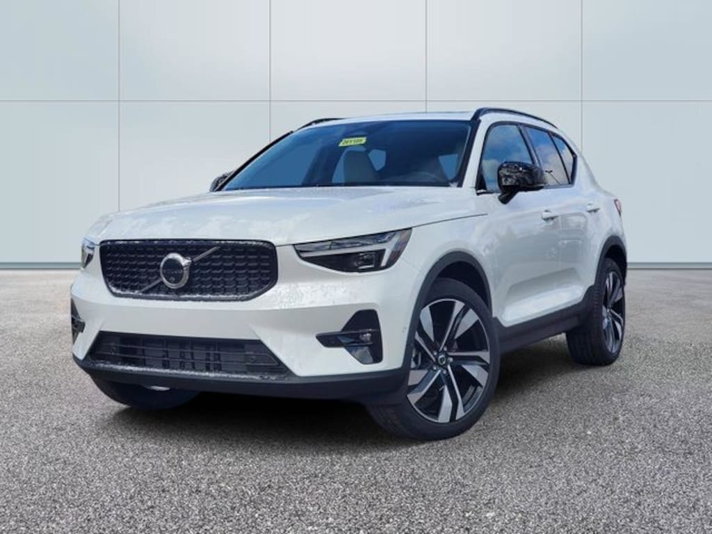New 2026 Volvo XC40 B5 Ultra SUV