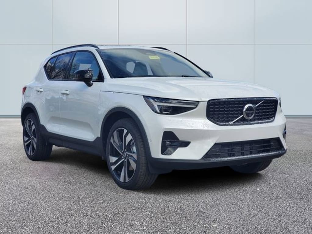 New 2026 Volvo XC40 B5 Ultra SUV
