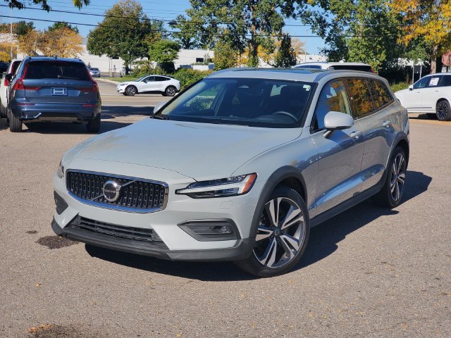 2025 Volvo V60 Cross Country