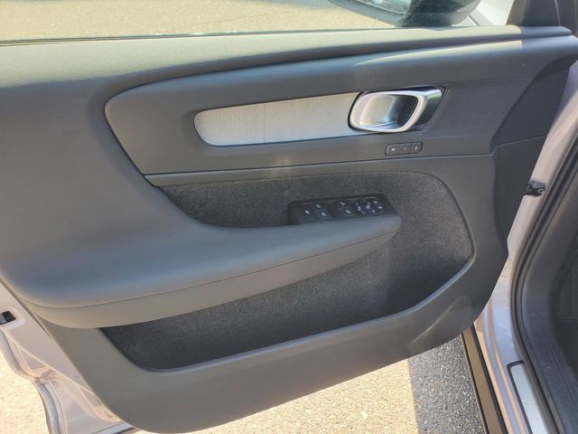 2026 Volvo XC40 Plus - Photo 10