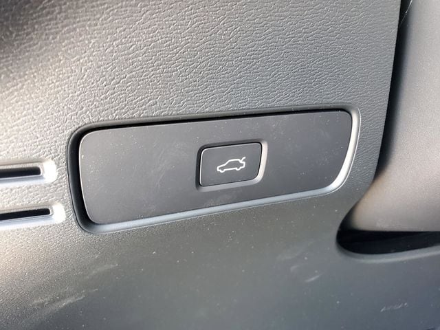 2026 Volvo XC40 Plus - Photo 17