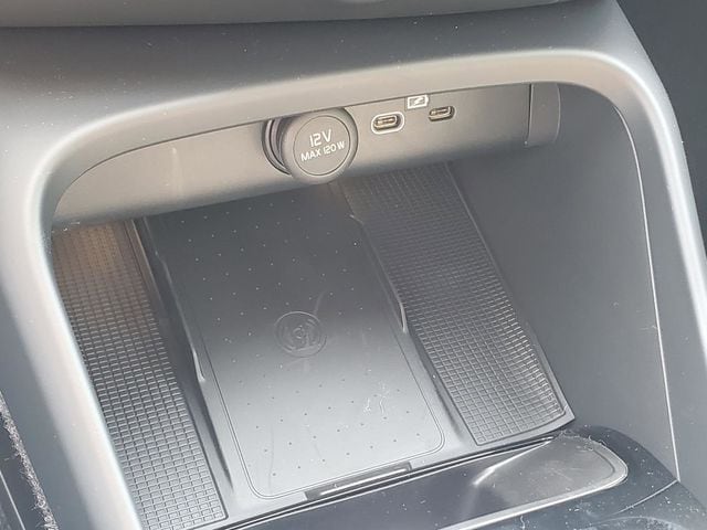 2026 Volvo XC40 Plus - Photo 25