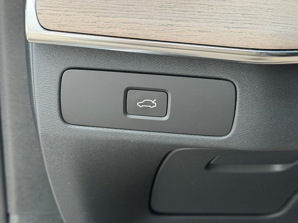 2026 Volvo XC90 Plus - Photo 31